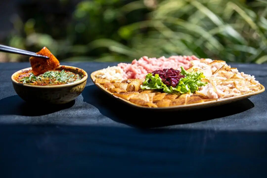 生皮（洱源县融媒体中心 供图）