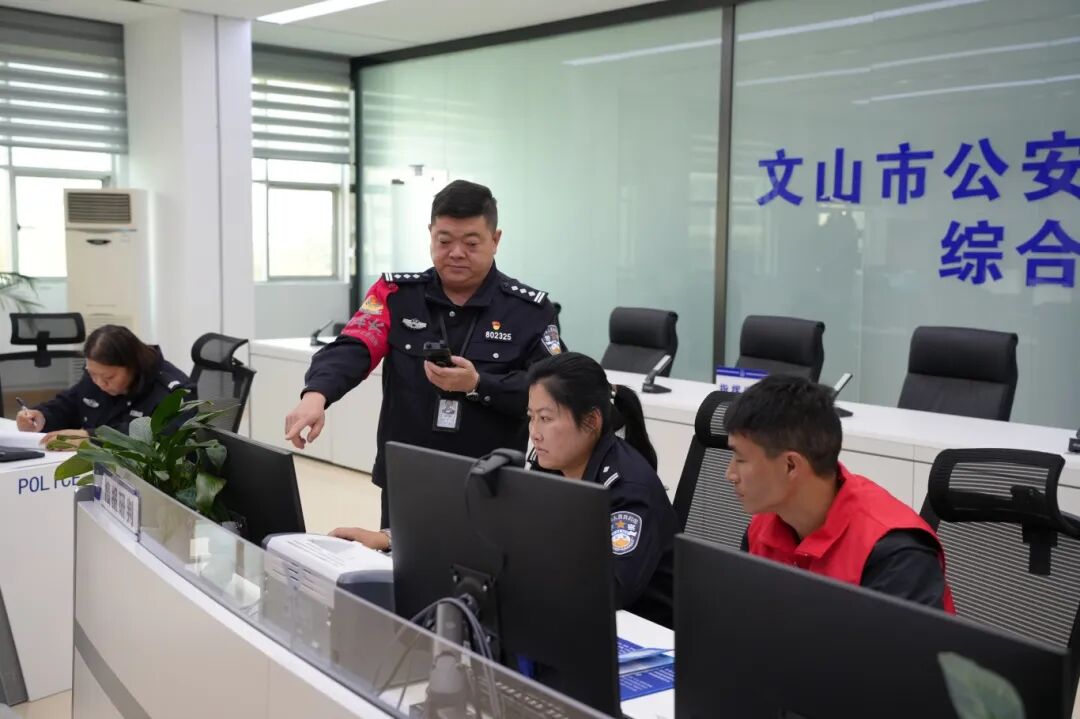 卧龙派出所综合指挥室1.jpg