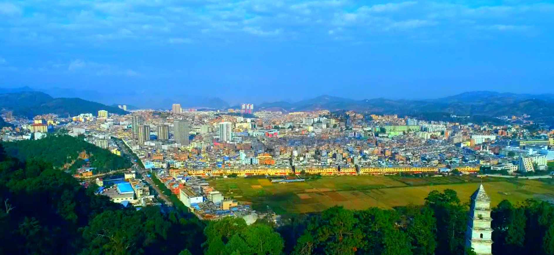 云南丘北"双线"发力助创文