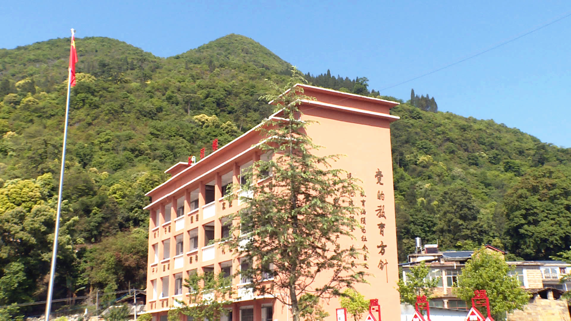 丘北王建杰:三尺讲台写七尺人生_要闻_文山频道_云南网